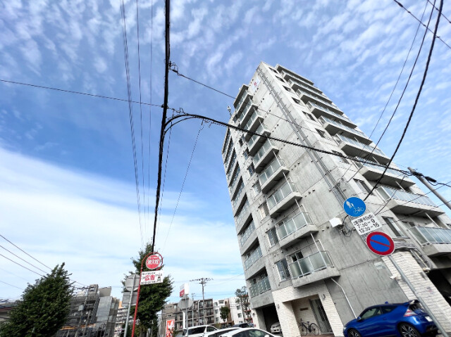 札幌市白石区南郷通のマンションの建物外観