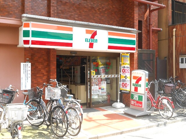 コンビニ　セブンイレブン台東蔵前３丁目（コンビニ）まで236m