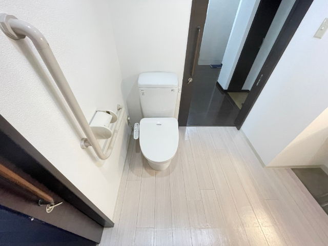 トイレ　ウォシュレット付き