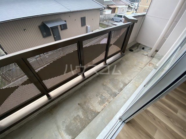 【名古屋市中川区野田のマンションのバルコニー】