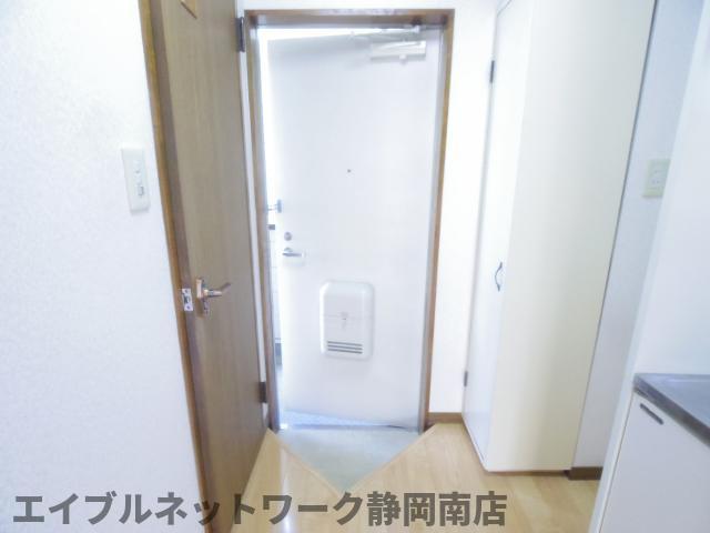 玄関　落ち着いた玄関です