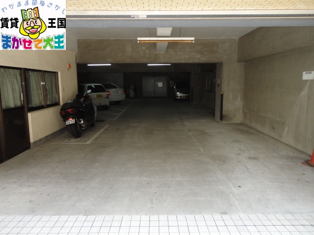 【長崎市桶屋町のマンションの駐車場】