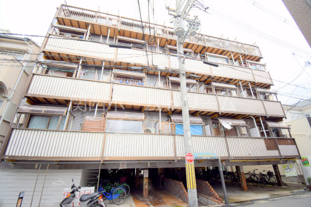 【守口市八雲東町のマンションの建物外観】