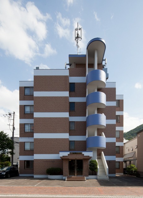 札幌市中央区南二十三条西のマンションの建物外観