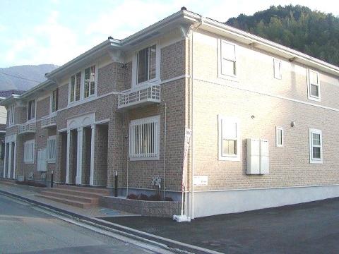 宇和島市丸穂町のアパートの建物外観