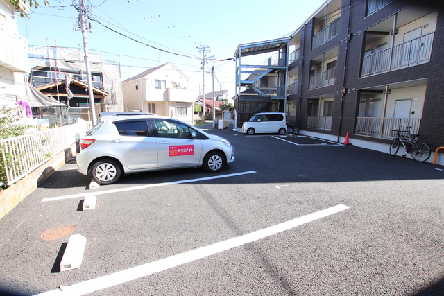 【千葉市稲毛区作草部町のアパートの駐車場】