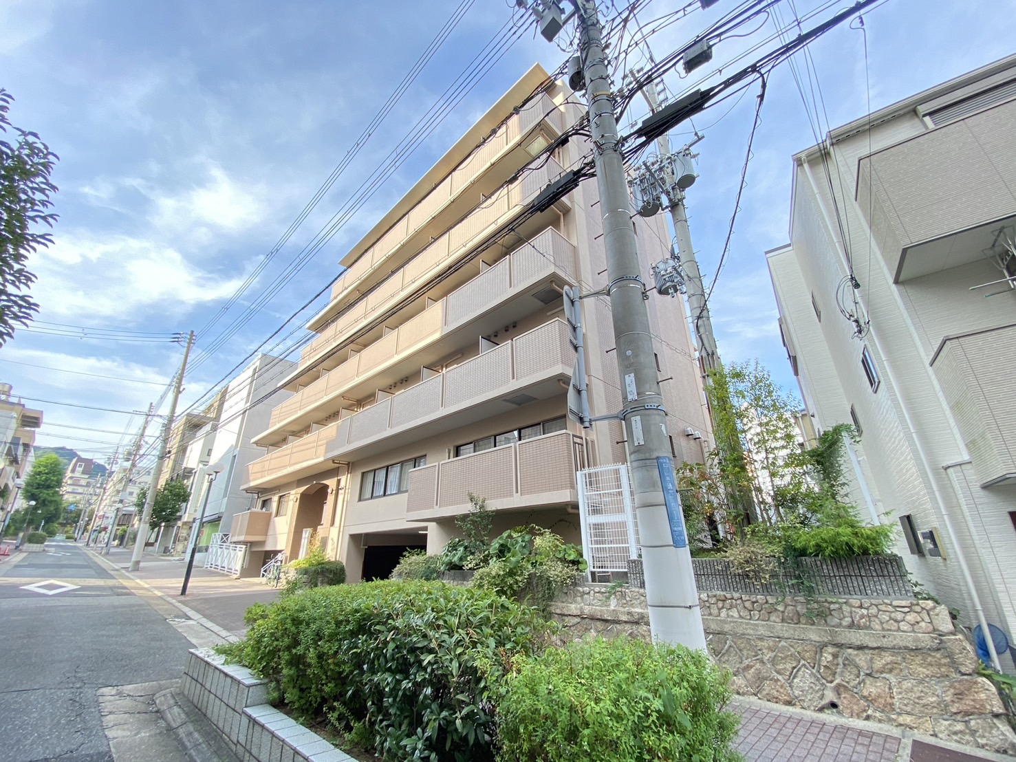 【中山手ミオ壱番館の建物外観】