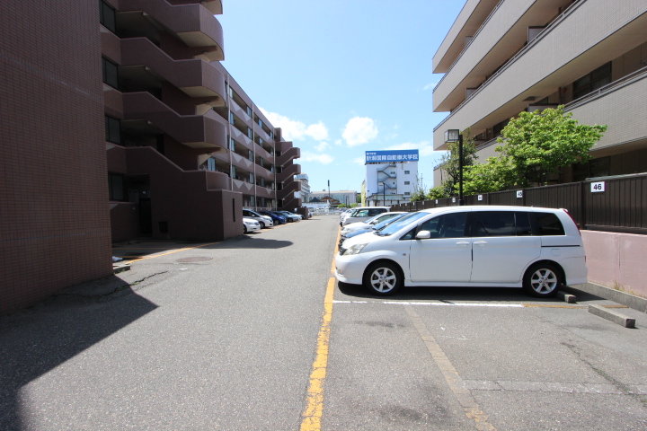 【プライムローズ紫竹山の駐車場】