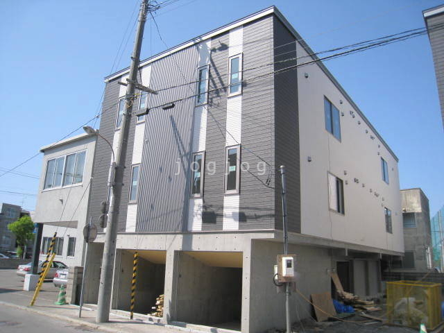 コムズ本町Iの建物外観