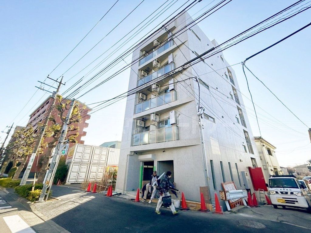 【足立区東伊興のマンションの建物外観】