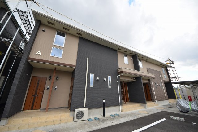 【板野郡藍住町富吉のアパートの駐車場】