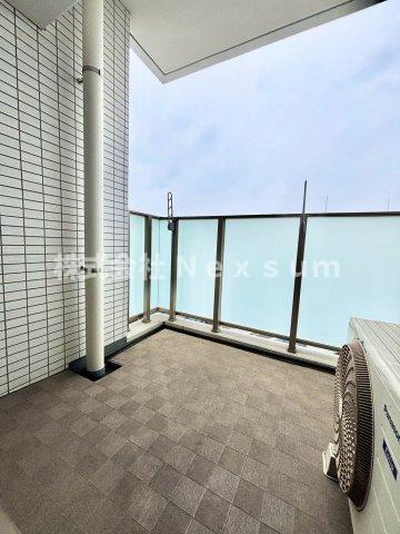 バルコニー　外からの目が気にならないバルコニーで洗濯物が干せます