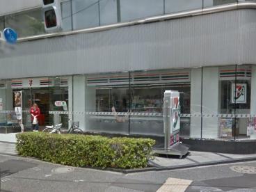 コンビニ　セブンイレブン品川西五反田3丁目店（コンビニ）まで372m