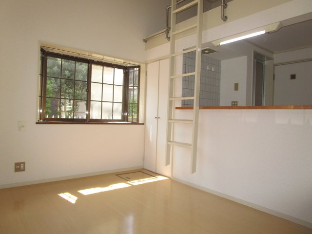 居室・リビング　陽当たり良好なお部屋♪