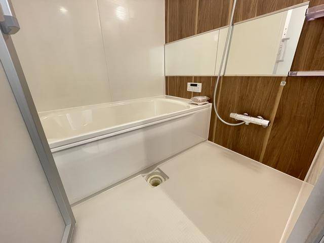 バス・シャワールーム　バスルーム