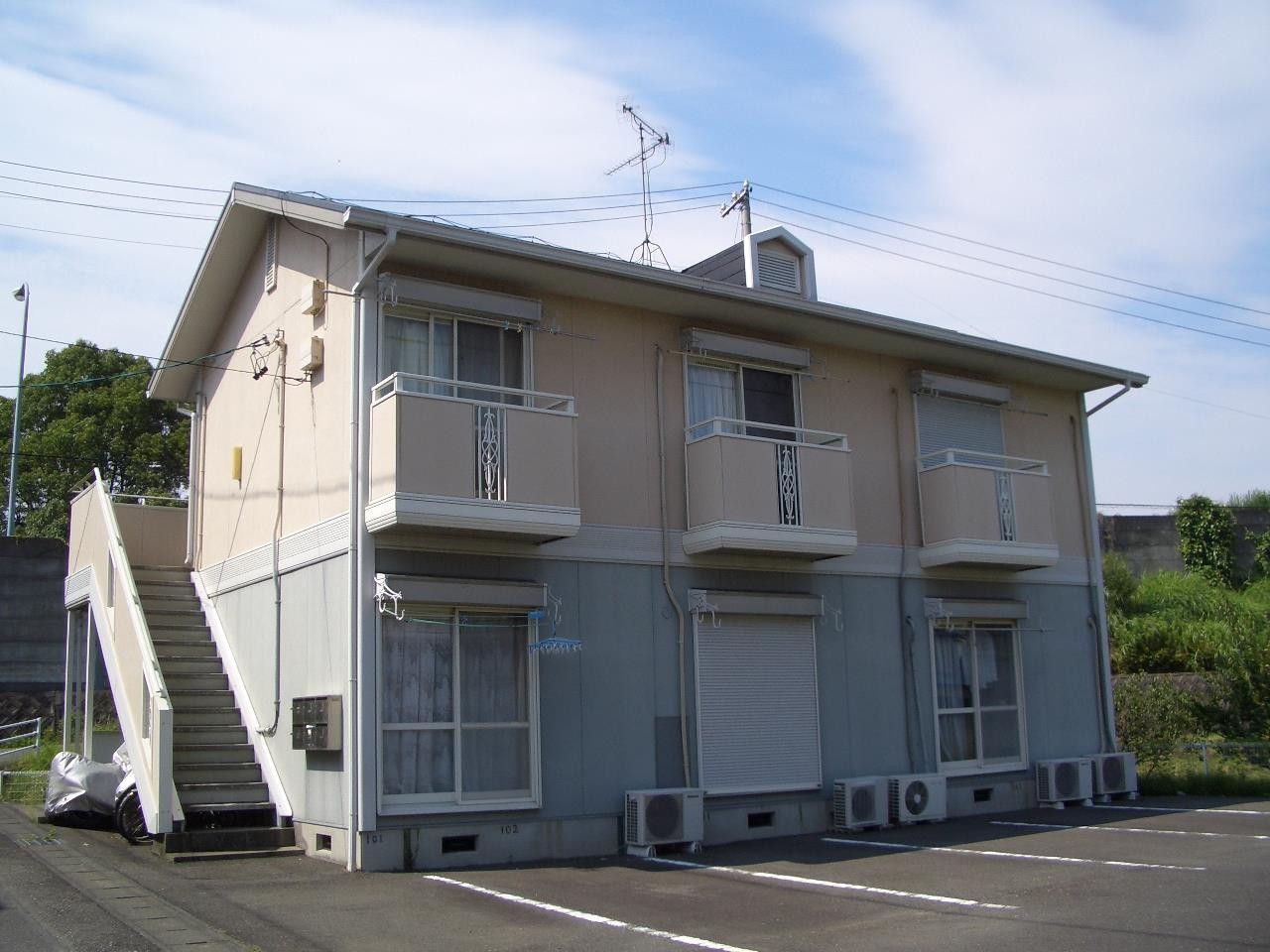 駐車場　各戸1台付き