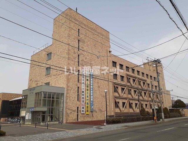 役所　千歳市役所（役所）まで331m