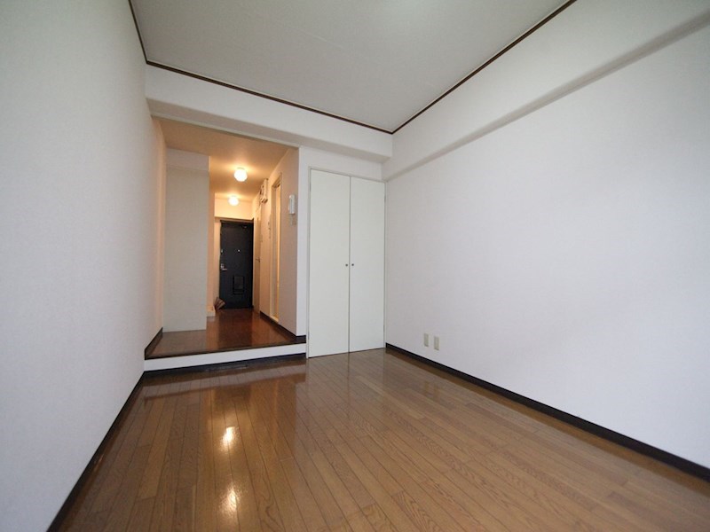 居室・リビング　洋室8.0帖　クローゼット付（収納充実してます）