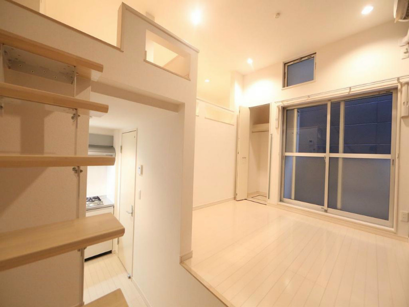 バルコニー　洋室6帖　ロフト5.8帖（収納にも寝室にも使えます）