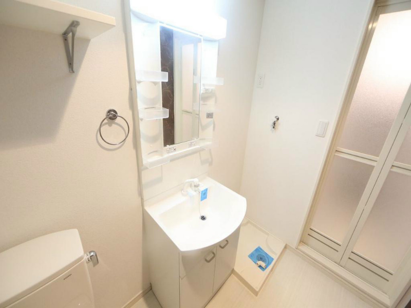 洗面設備　脱衣所　独立洗面台（シャンプードレッサー付）収納スペース有