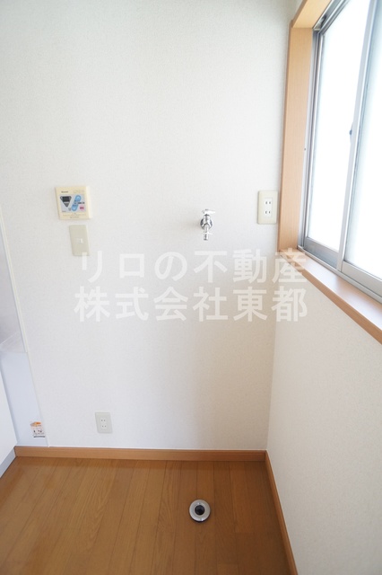 その他　洗濯機置き場は室内にあるので雨に濡れる心配はありません。