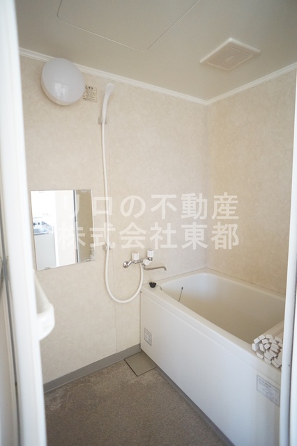 バス・シャワールーム　清潔感のある浴室で、１日の疲れを癒しリラックスできます。