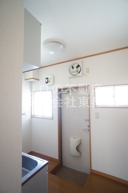 玄関　玄関側からも採光あり！いつでも明るい玄関周り！