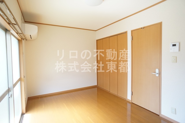 その他部屋・スペース　上品なフローリング仕上げの洋室です！