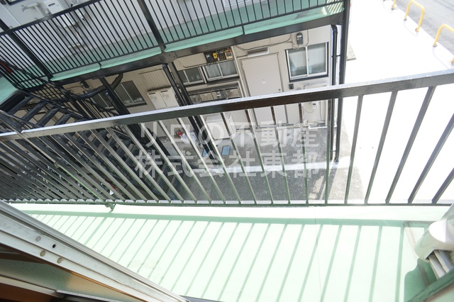 バルコニー　バルコニー付！お天気のいい日は洗濯物も気持ちよく干せます！