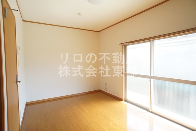 居室・リビング　南西向きのお部屋！暖かな日差しが入ります♪