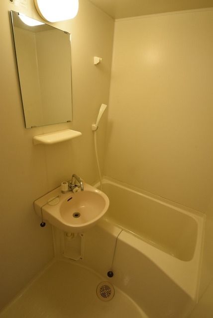 バス・シャワールーム　★洗面台付きバスルーム★