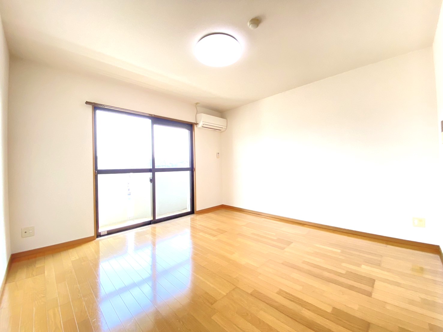 居室・リビング　★広々洋室★