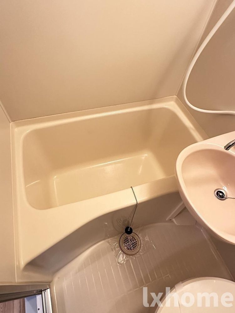 バス・シャワールーム　コンパクトで使いやすいお風呂です