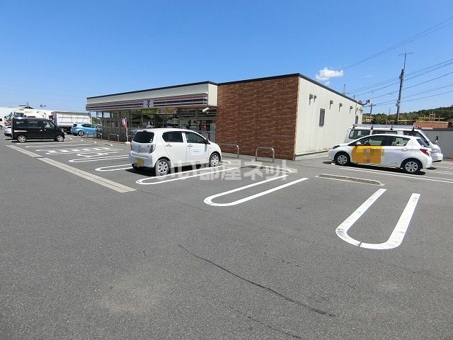 コンビニ　セブンイレブン津市片田井戸町店（コンビニ）まで1309m