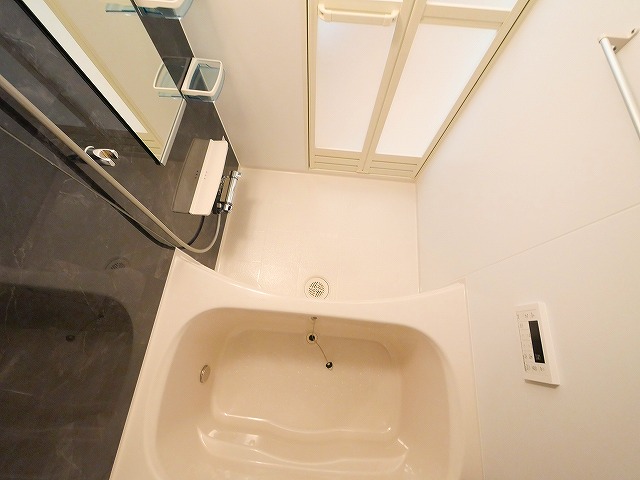 バス・シャワールーム　コンパクトで使いやすいお風呂です