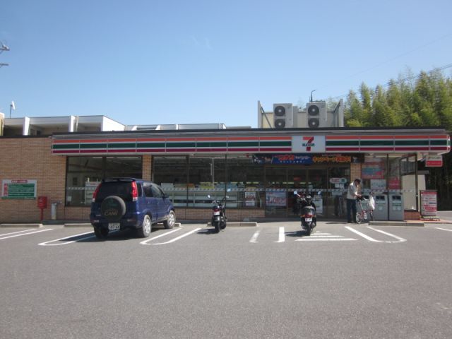 コンビニ　セブンイレブン（コンビニ）まで830m