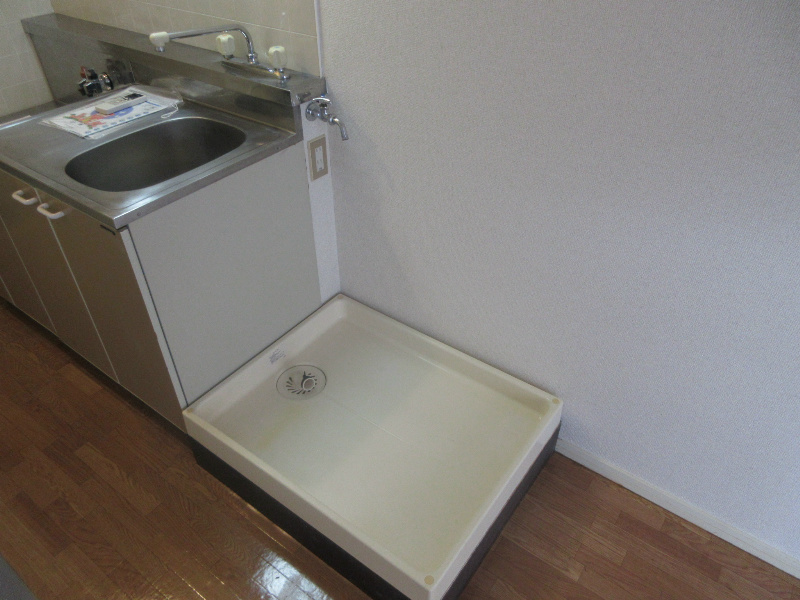 その他設備　洗濯機置き場はキッチンの横にございます♪