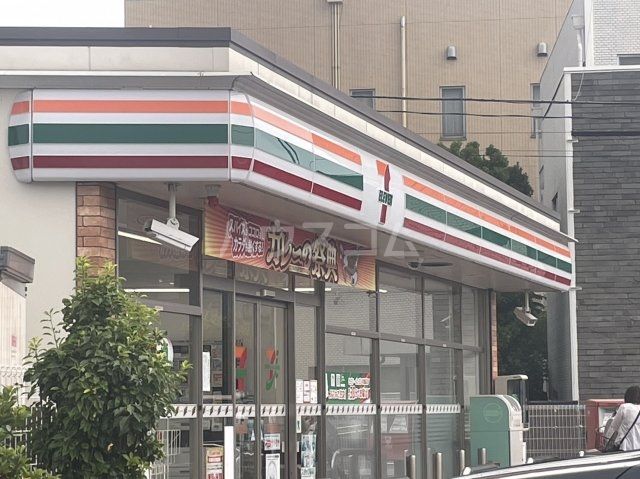 コンビニ　セブンイレブン　上小町店（コンビニ）まで596m