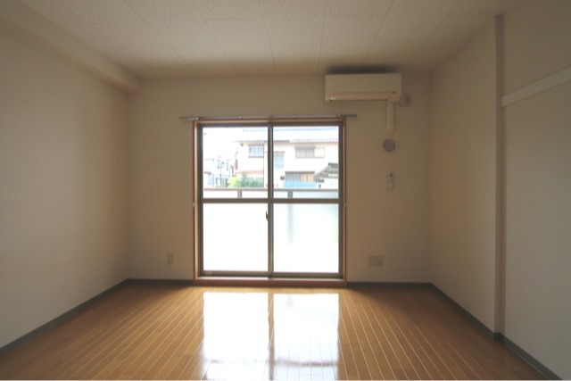 居室・リビング　洋室！