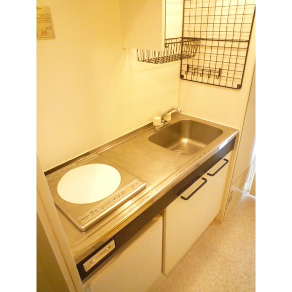 キッチン　1口HIクッキングヒーター付です。