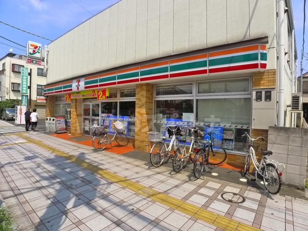 コンビニ　セブンイレブン足立梅島駅北店（コンビニ）まで220m
