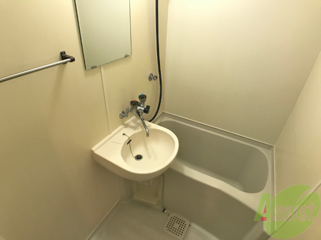 バス・シャワールーム　浴槽があるので、疲れた時はゆっくりと湯船につかりましょう。