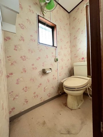 トイレ　別号室の写真です。ご参考までに