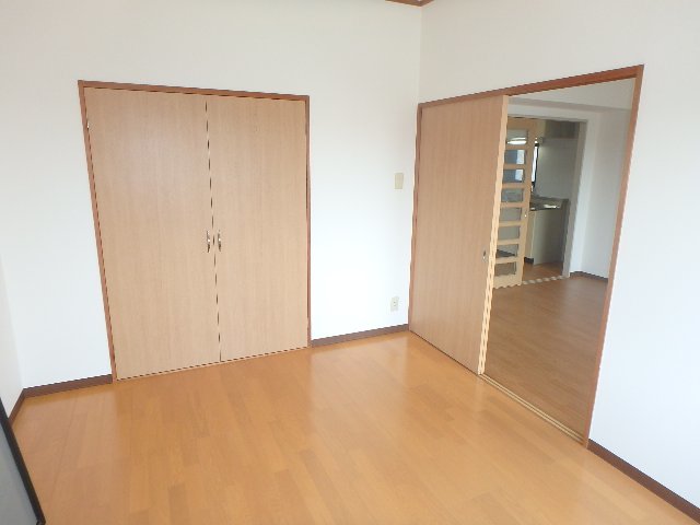 居室・リビング　※同タイプの別号室の写真です