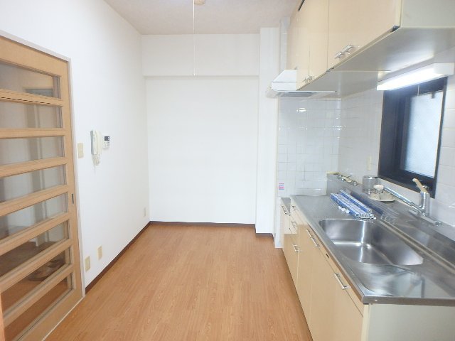 キッチン　家電を置けるスペースのあるキッチンです※同タイプの別号室の写