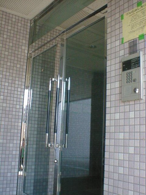 セキュリティ　不審者やセールスなどの侵入を防ぐことができるオートロック付！