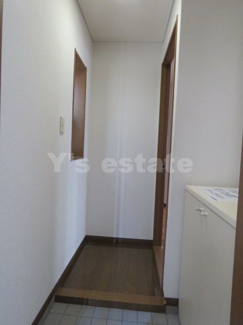 玄関　写真の反転です。