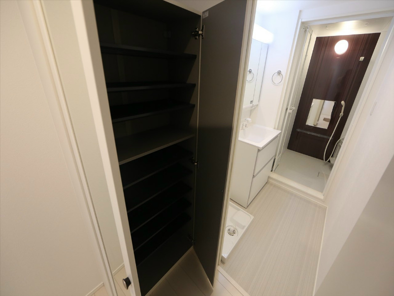 玄関　玄関　シューズボックス付（収納充実してます）