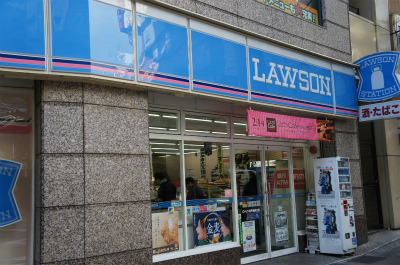 コンビニ　ローソン神戸北野坂店（コンビニ）まで82m