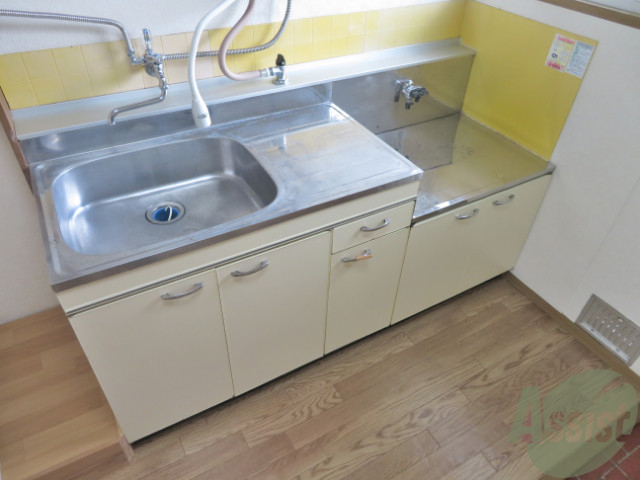 キッチン　キッチンは使いやすいサイズ感になっていますね。